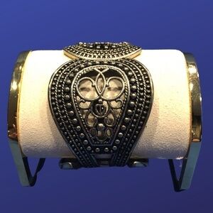 UNBRANDED Elasticized CUFF Bracelet, Gold-tone Metal, Woven Scrollwork Design